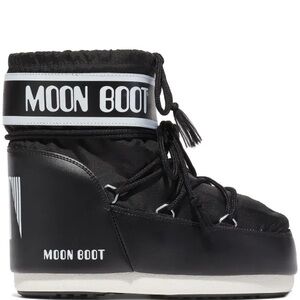 Moon Boot Classic Low Icon 2 in Black snow boots size 7 7.5 8 8.5 Women's 39/41